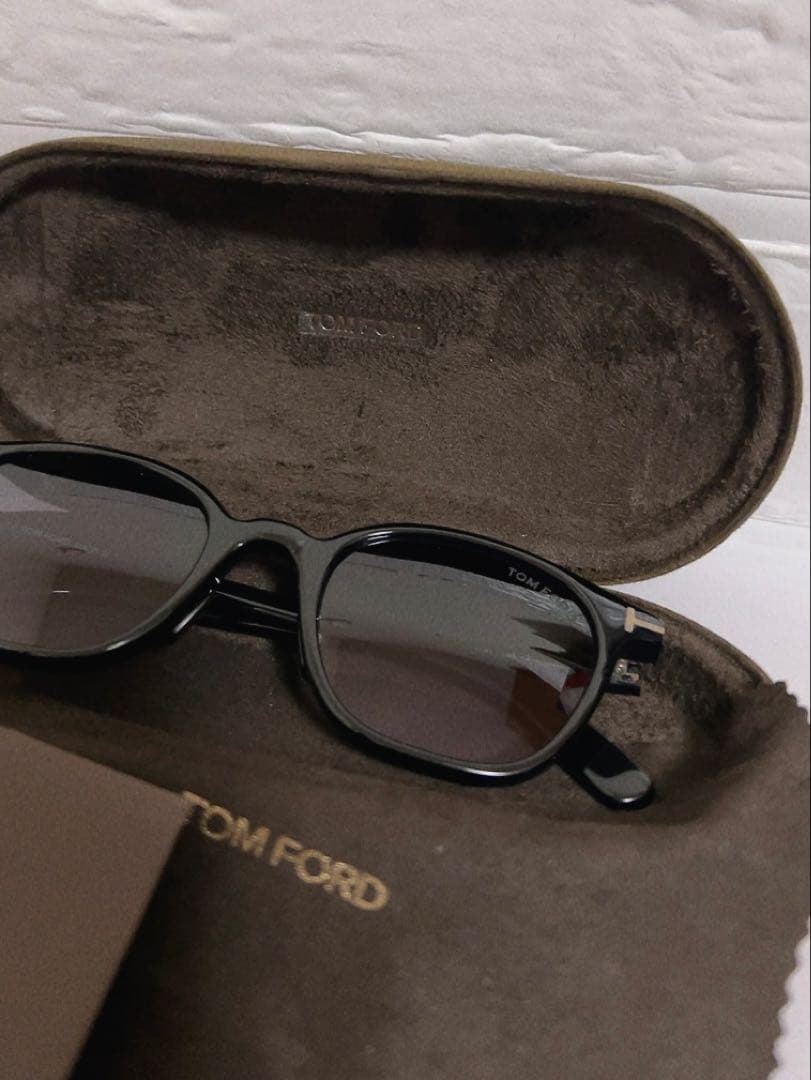 トムフォード　TOM FORD サングラス　TF978-D 49□21 145
