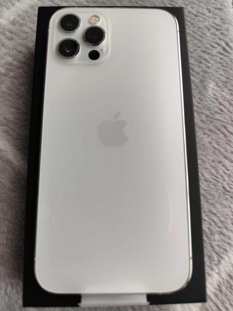 ★中古・美品★iPhone 12pro(MGMA3J/A）256GB（シルバー）