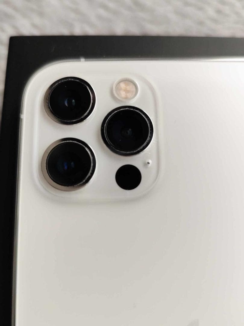 ★中古・美品★iPhone 12pro(MGMA3J/A）256GB（シルバー）