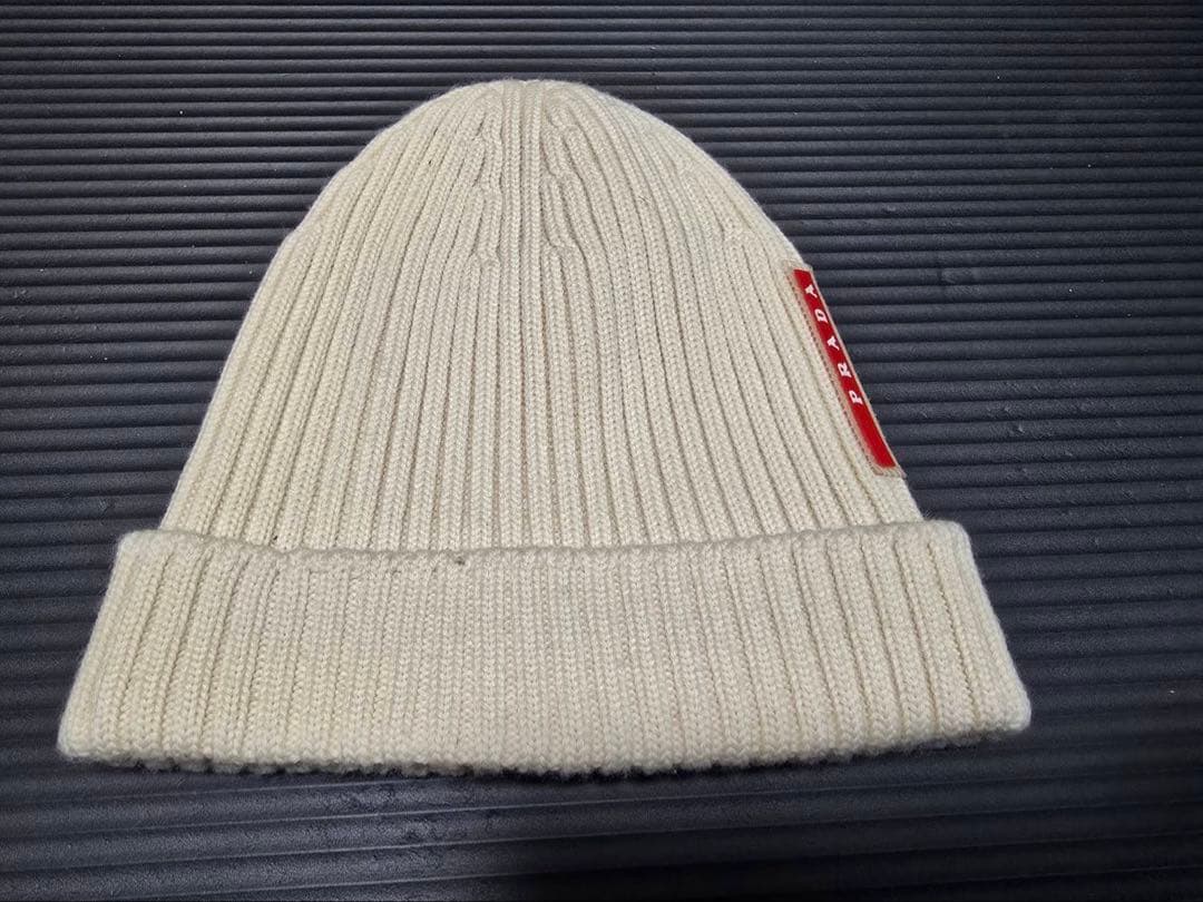 プラダスポーツ　ビーニー白