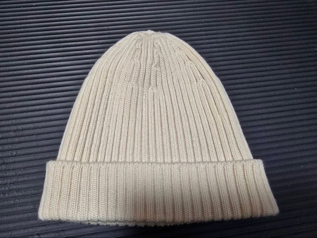 プラダスポーツ　ビーニー白