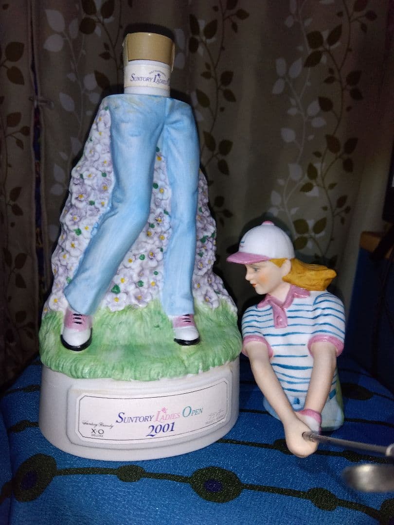 超希少サントリーレディースオープン2001年記念ゴルフ陶器ボトルXO。