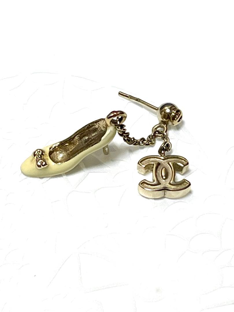専用　　正規品CHANELピアスセット片方