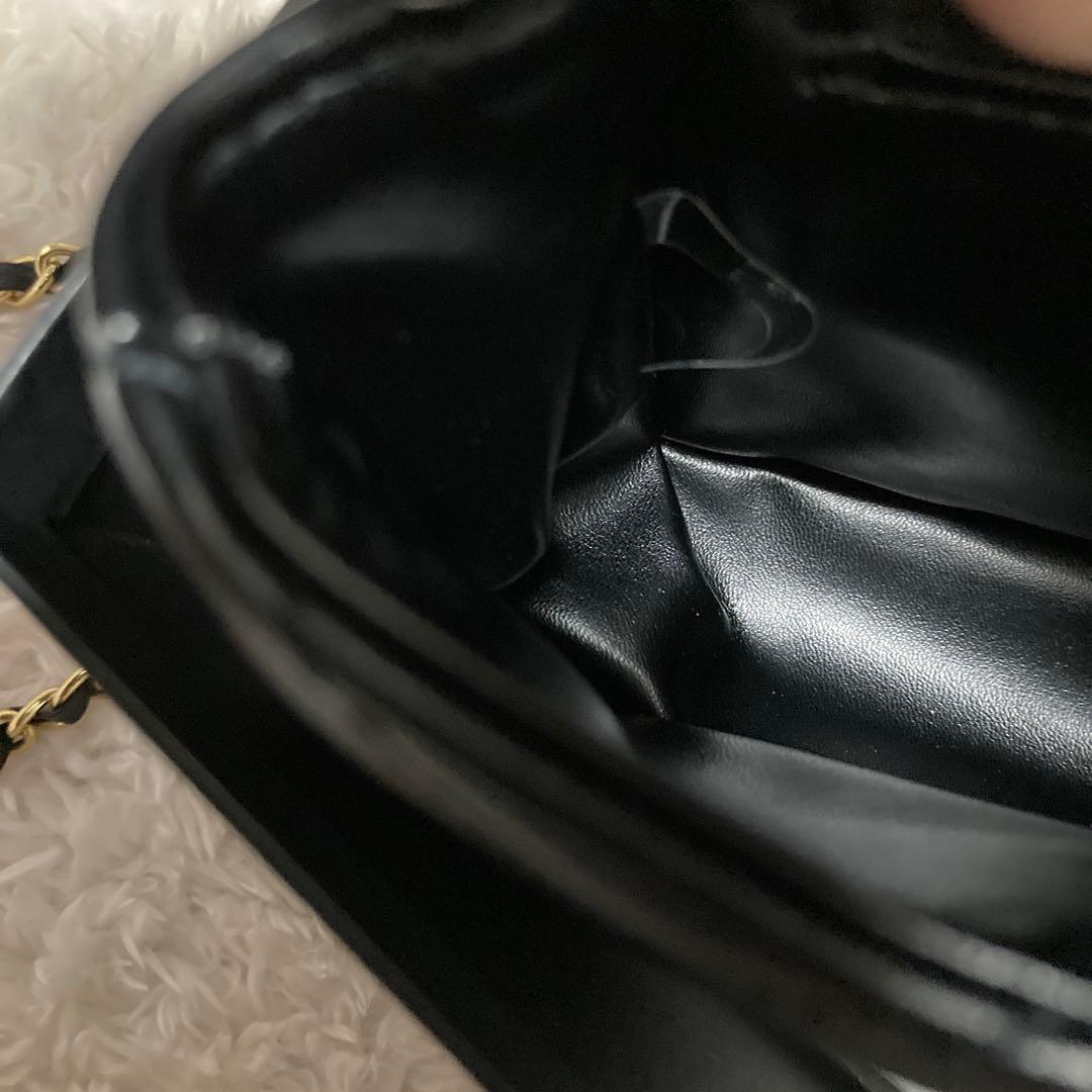 CHANEL ハートチャーム付きショルダーチェーンバッグ