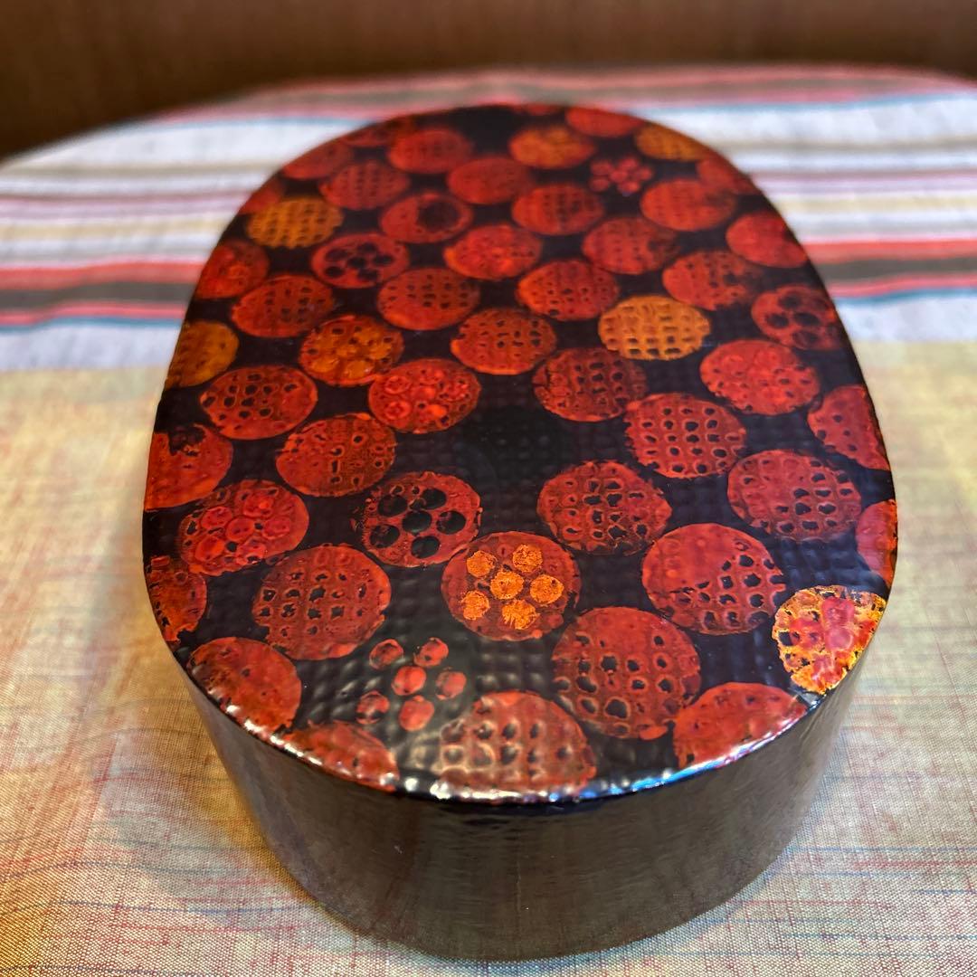 登根　円作　漆器　重箱/塗箱　黒地に赤と金の文様
