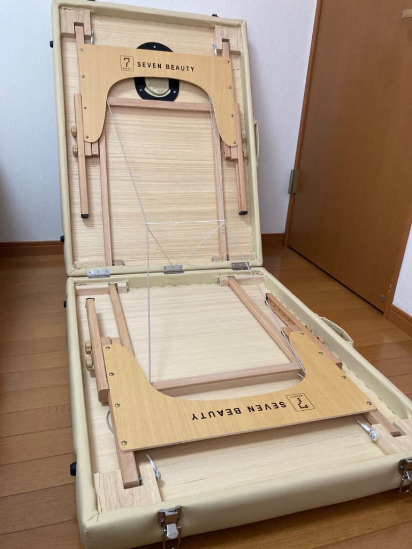 SEVEN BEAUTY 折りたたみエステベッド　クリーム色