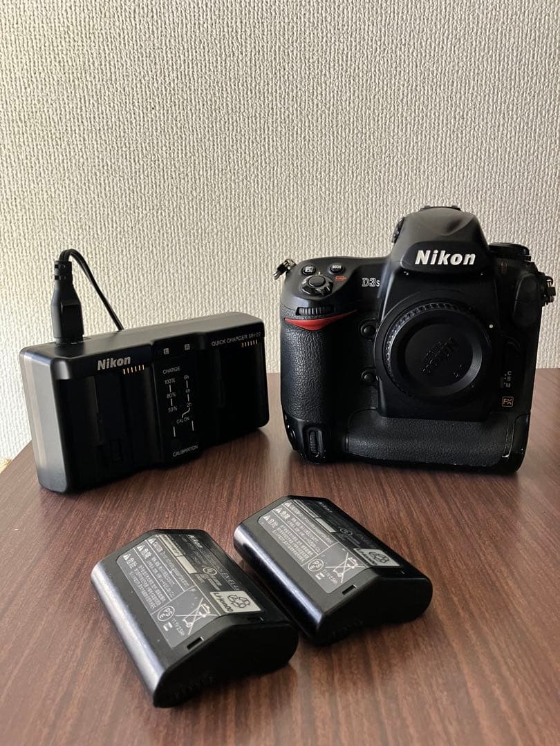 Nikon D3s デジタル一眼レフカメラ 本体とバッテリー2個値下げ中