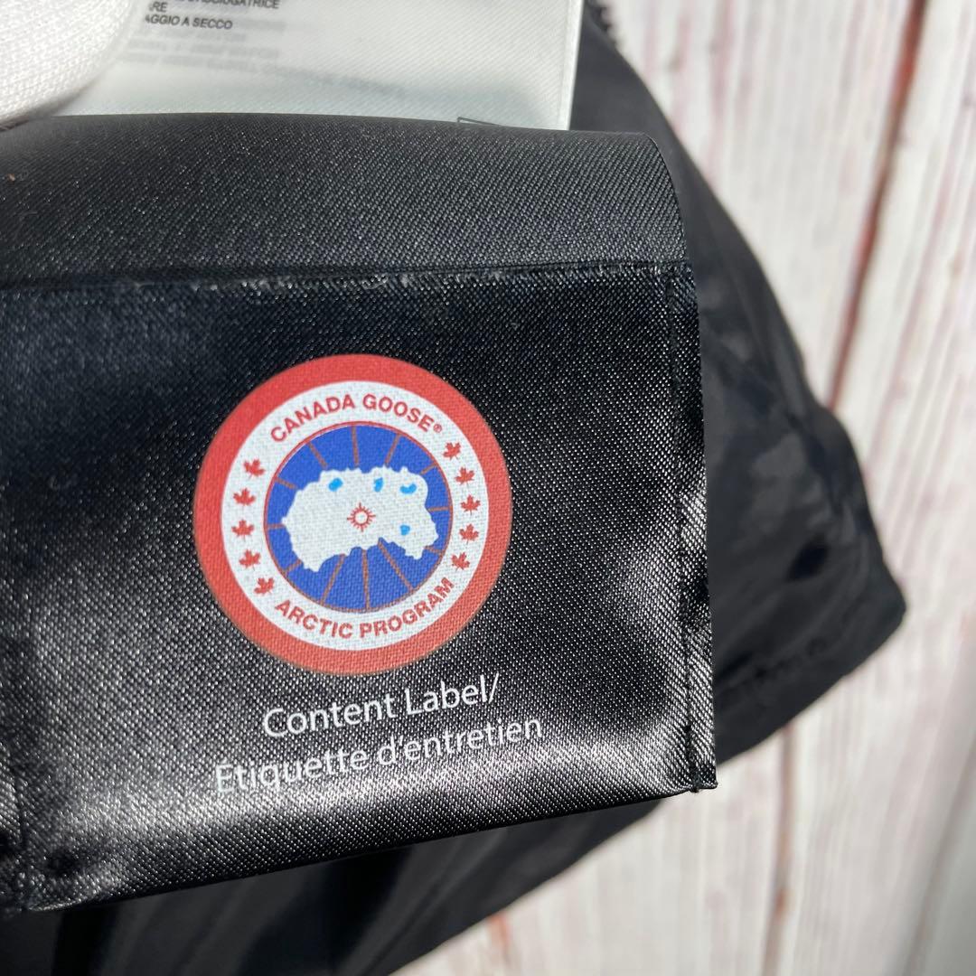 【美品】  カナダグース　ダウンベスト　 黒　ロゴ