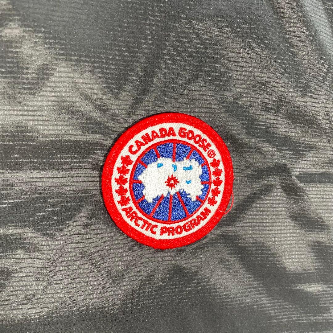 【美品】  カナダグース　ダウンベスト　 黒　ロゴ