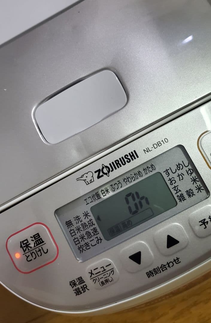 2024年製　 象印　炊飯器　5.5合炊き　極め炊き　黒釜　ホワイト系　調理家電