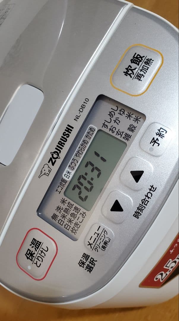 2024年製　 象印　炊飯器　5.5合炊き　極め炊き　黒釜　ホワイト系　調理家電