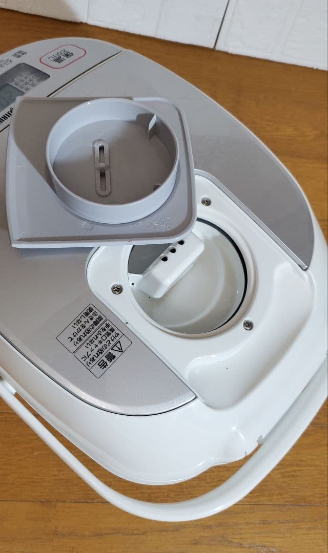 2024年製　 象印　炊飯器　5.5合炊き　極め炊き　黒釜　ホワイト系　調理家電