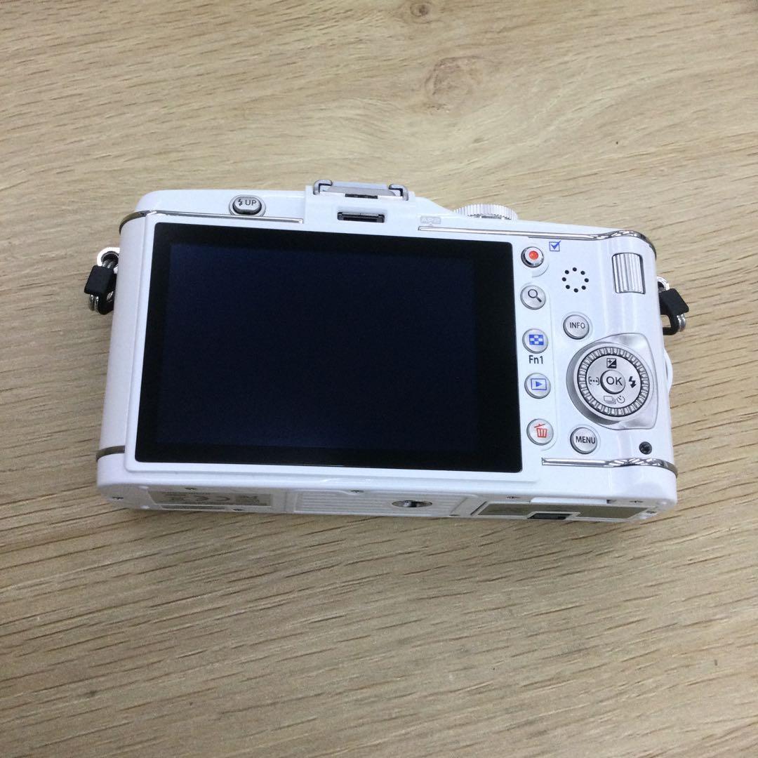 130/オリンパス　PEN E–P3 本体　ホワイト