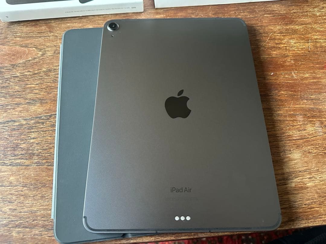 【美品】iPad Air 第5世代 64GB Cellular 純正カバー付