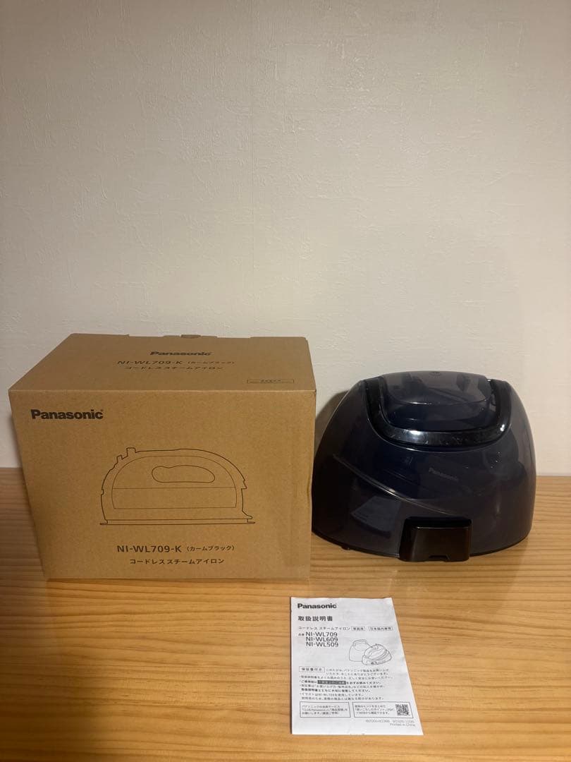 Panasonic スチームアイロン 黒 NI-WL709-K 2025年製