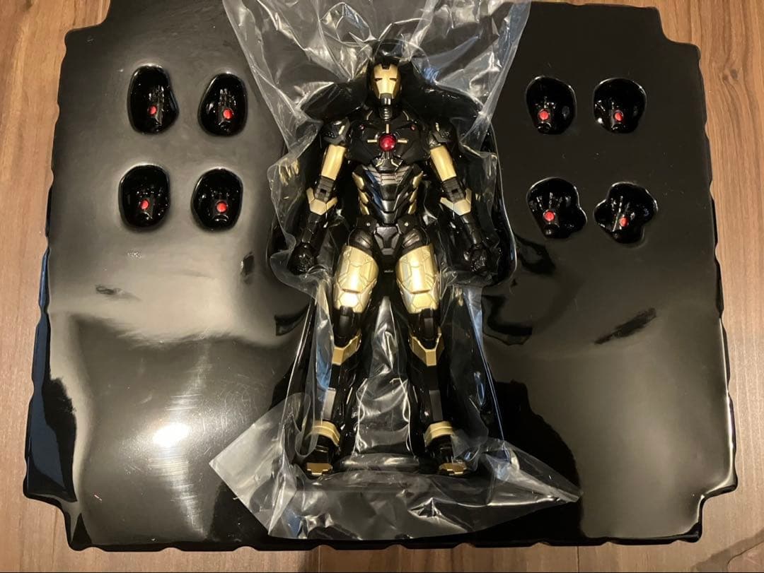 センチネル　千値練　アイアンマン　IRONMAN BLACK X GOLD