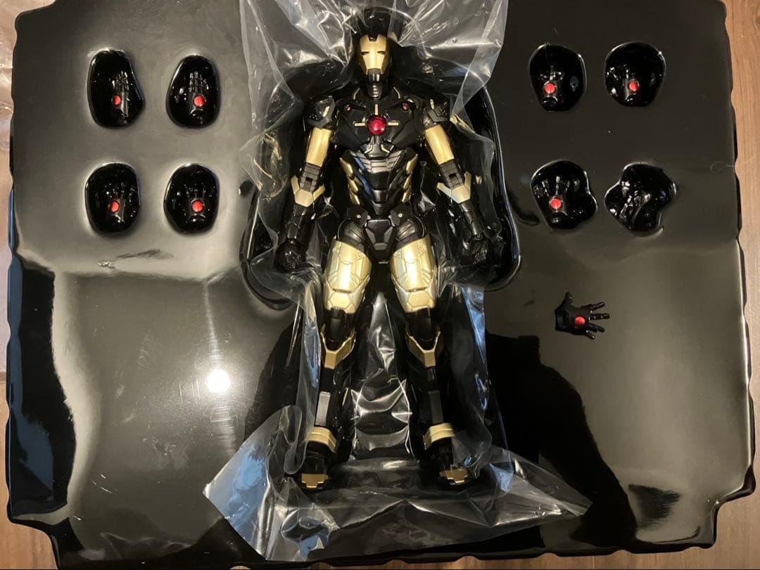 センチネル　千値練　アイアンマン　IRONMAN BLACK X GOLD