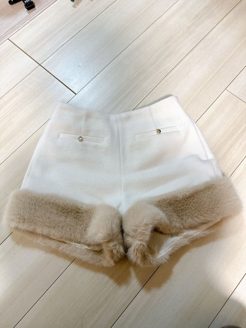 o*.様 LILY BROWN エコファーショートパンツ ホワイト1