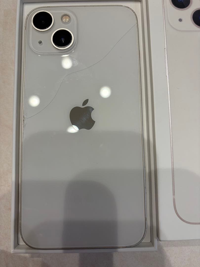 Apple iPhone 13 128GB ホワイト 本体 背面割れ