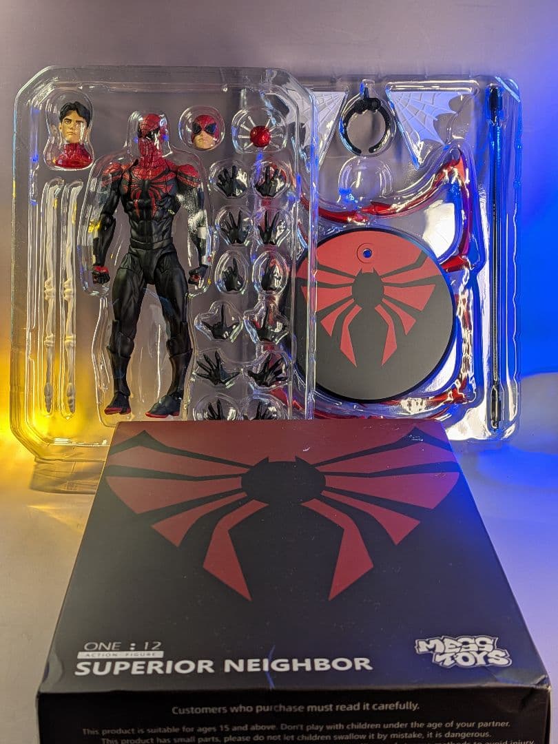 MESS TOYS製のスーペリア・スパイダーマン1/12スケール新しい未開封