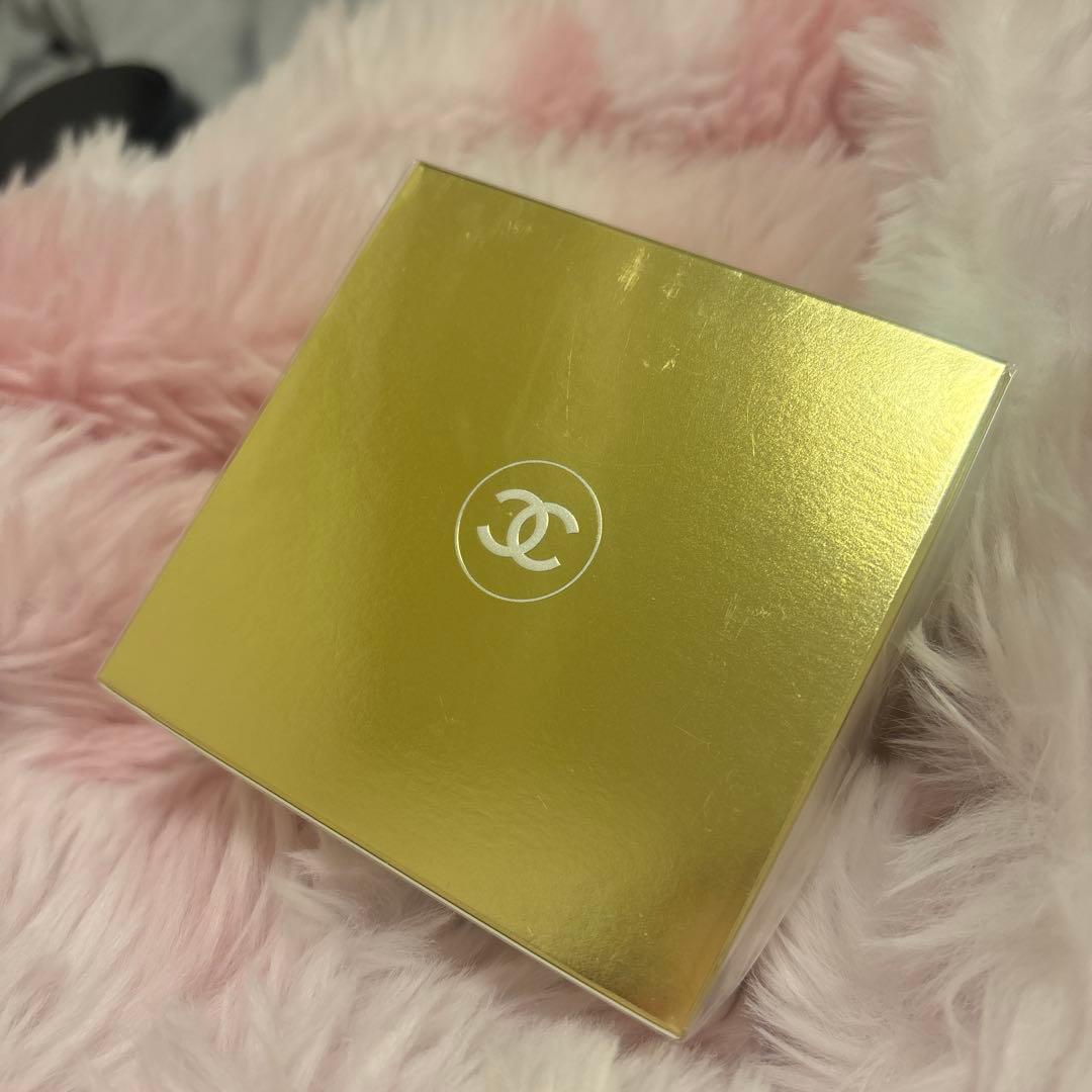 CHANEL ココ　マドモアゼル　シルキー　ボディ　クリーム