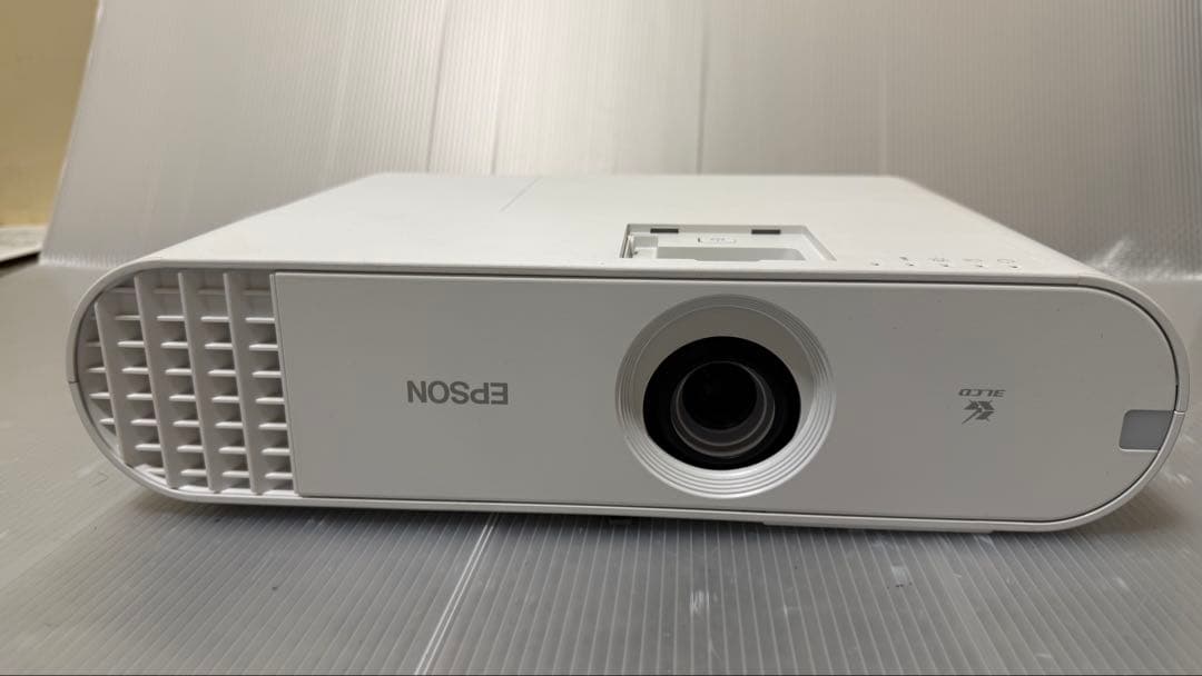 Epson EB-W50プロジェクター本体