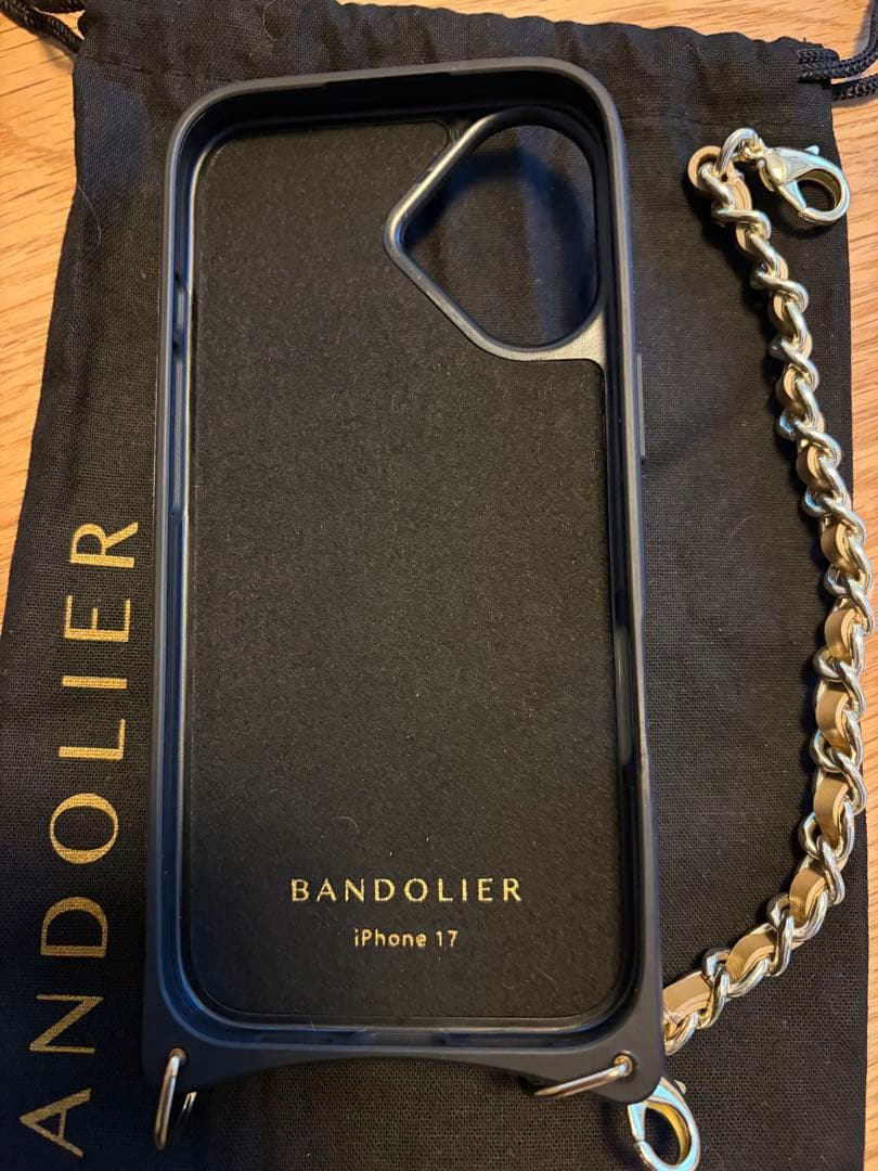 BANDOLIER iPhone 17 ケース ベージュ