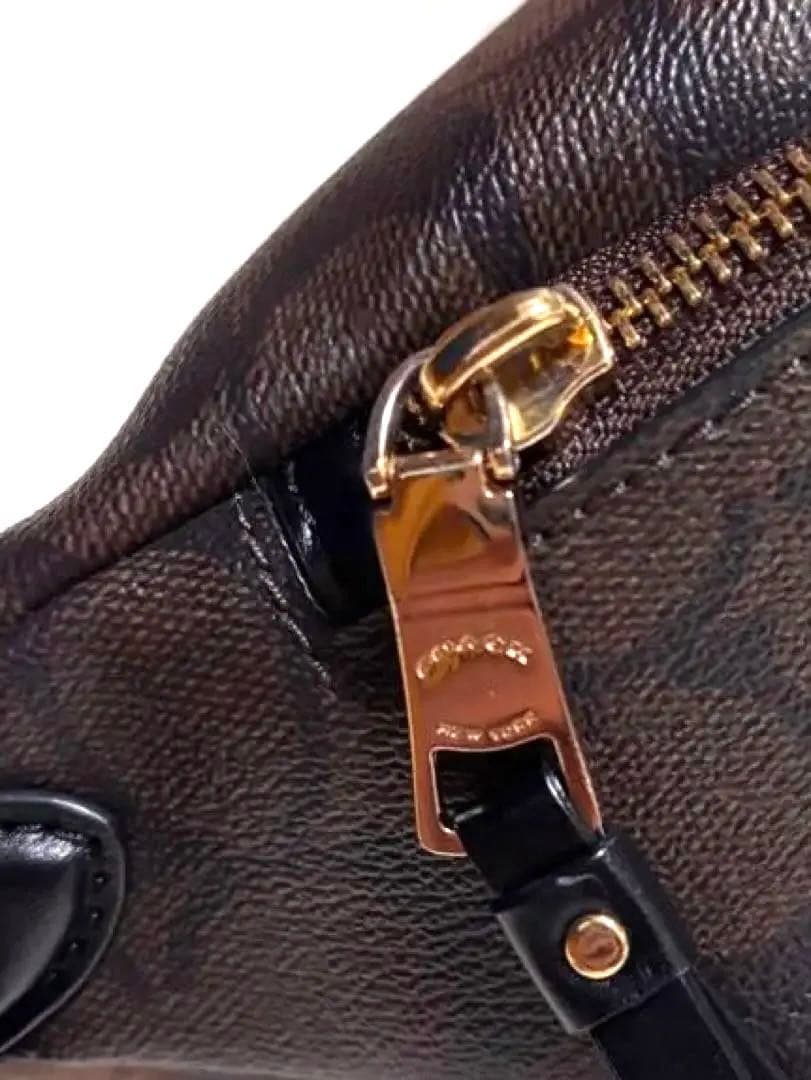【極美品】COACH ボディバッグ ダークブラウン