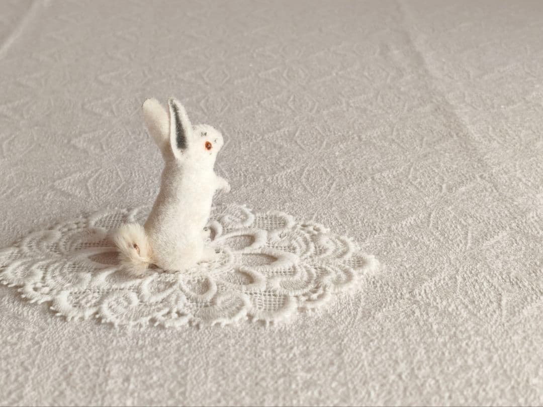 【misen2014さま】vintage ୨୧ 立ち姿の 可愛い 白ウサギさん