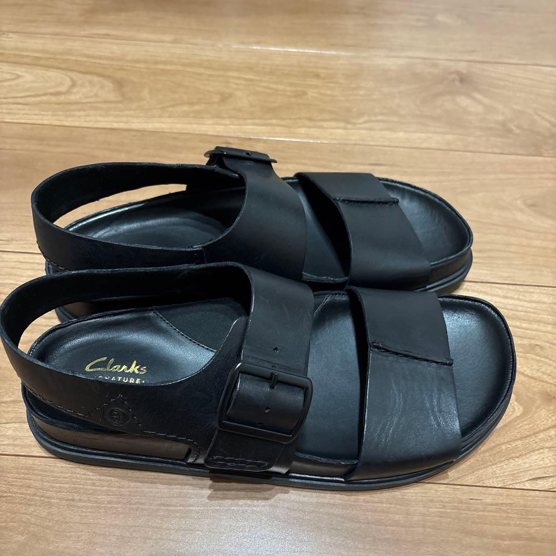Clarks signatureブラック レザー サンダル
