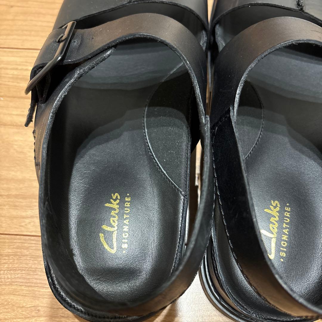 Clarks signatureブラック レザー サンダル