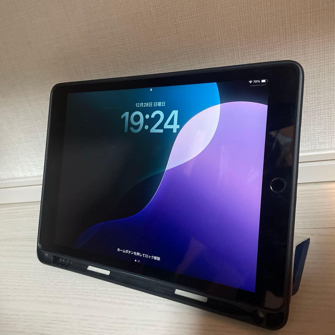 iPad本体(第９世代 64GB シルバー) スリーブケース（ネイビー）付き