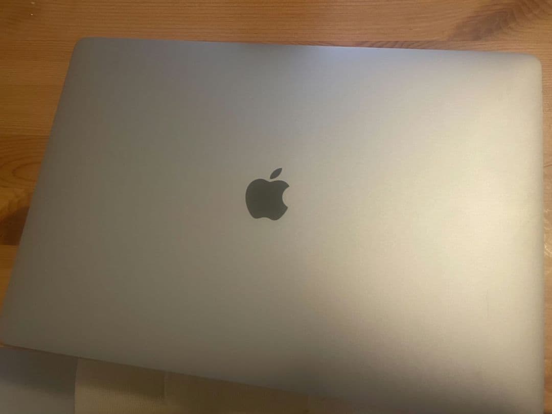 Apple MacBook Pro 16インチ シルバー