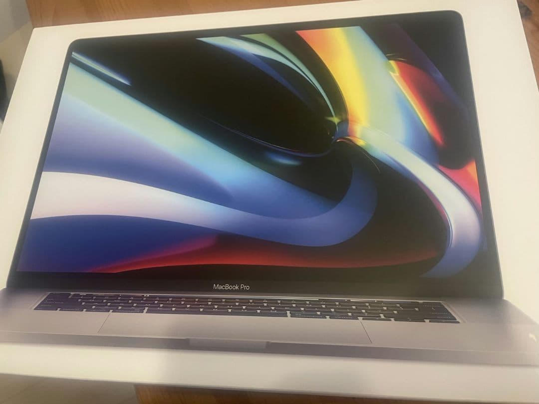 Apple MacBook Pro 16インチ シルバー