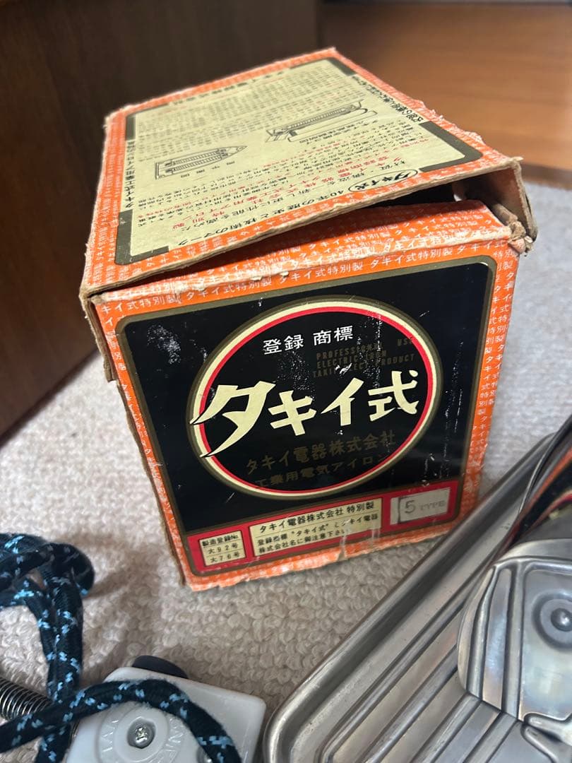 昭和 ダキイ式 アイロン 金属製 木製ハンドル