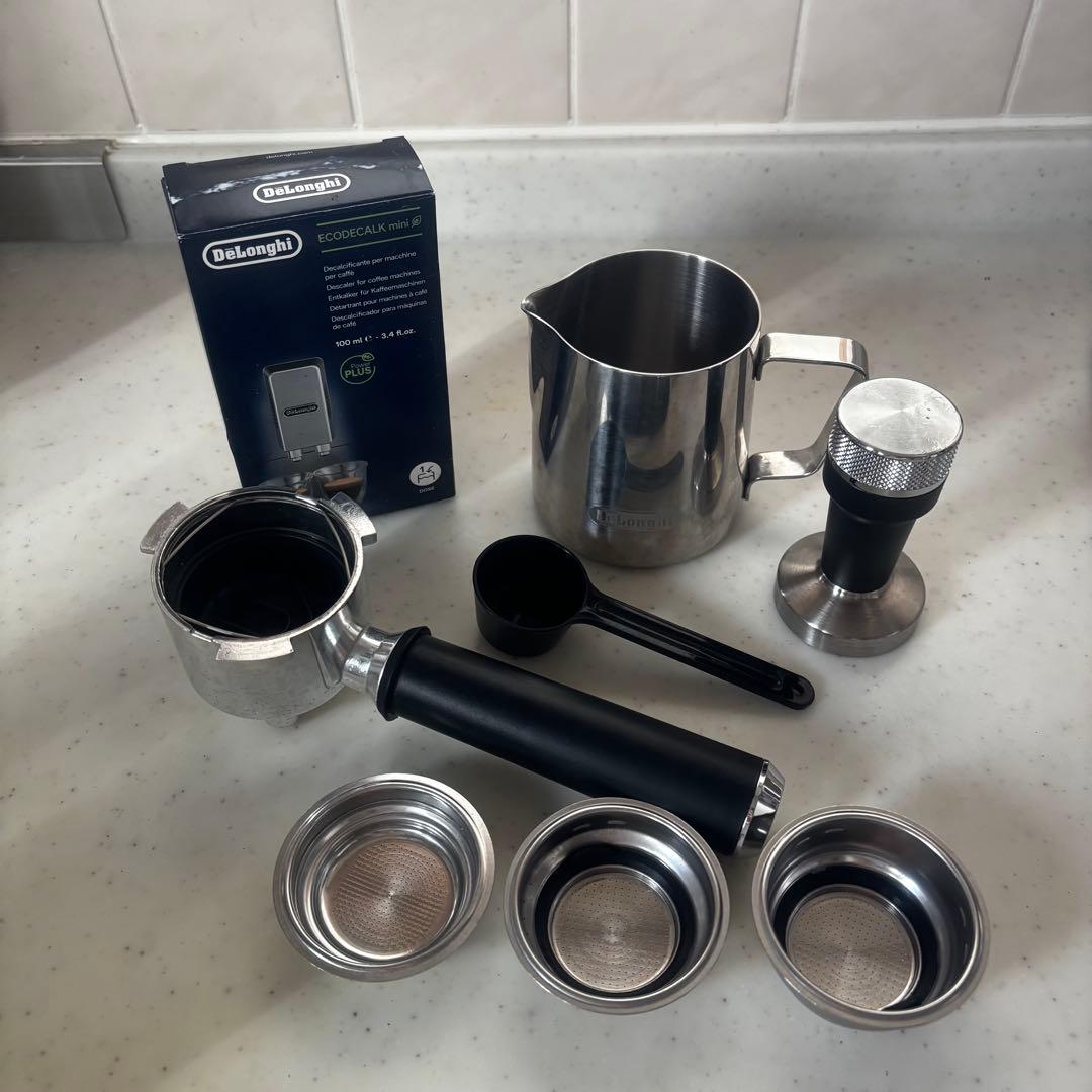 ☆De'Longhi エスプレッソメーカー デディカ アルテ EC885J-BG