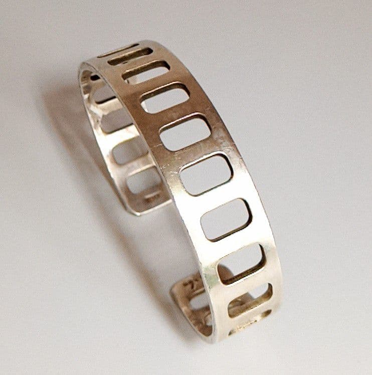 【希少】agete アガット シルバー925バングル男女兼用パンチング スクエア