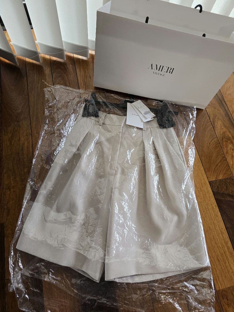 専用♥Ameri EASY TUCK HALF PANTS 　アイボリー M