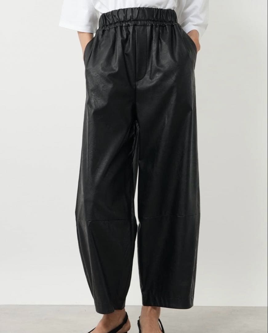 【早い者勝ち】美品【SACRA】レザーライク パンツ36