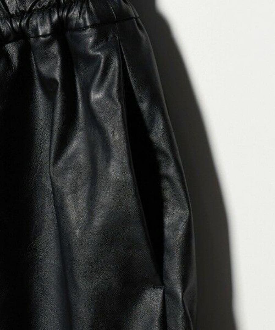 【早い者勝ち】美品【SACRA】レザーライク パンツ36