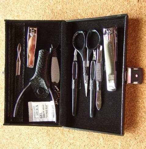 シュウウエムラ 高級天然毛ブラシ他・高級手鏡・リーフレット・未使用ネイルケア