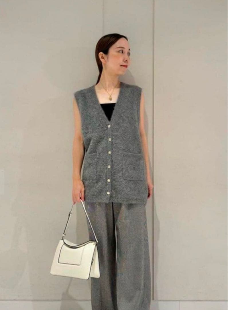 （*）様 トゥモローランド　DES PRES デプレ Vネックベスト