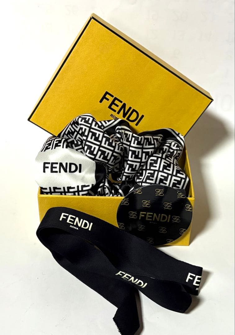 まー！FENDIフェンディ☆ズッカヘアゴムシュシュ&ギフトボックス・リボン