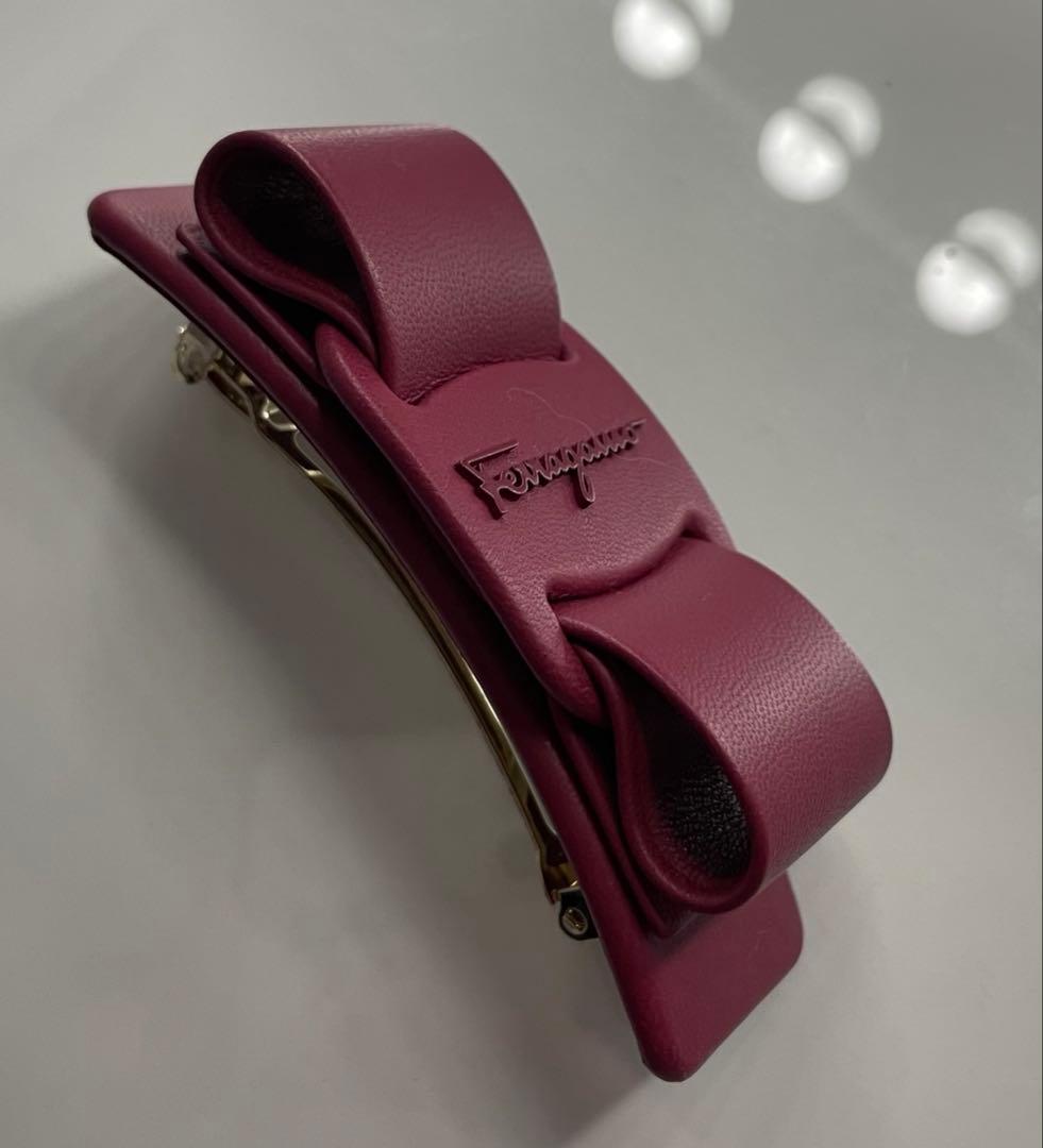 Ferragamo リボン バレッタ 赤