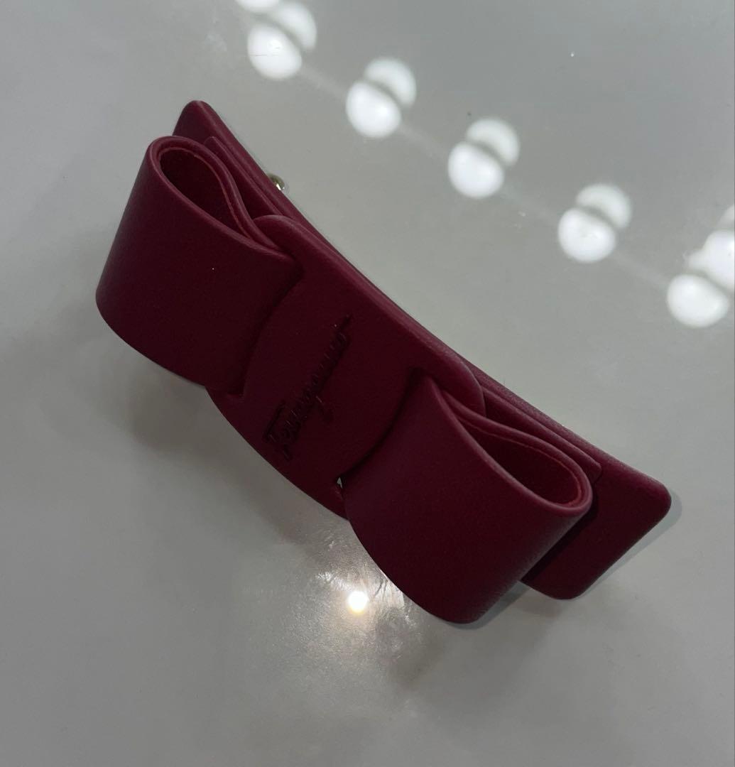 Ferragamo リボン バレッタ 赤