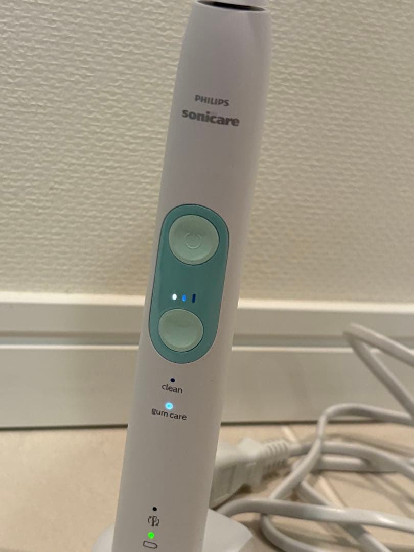 Philips 電動歯ブラシ 本体 ホワイト 充電器付き
