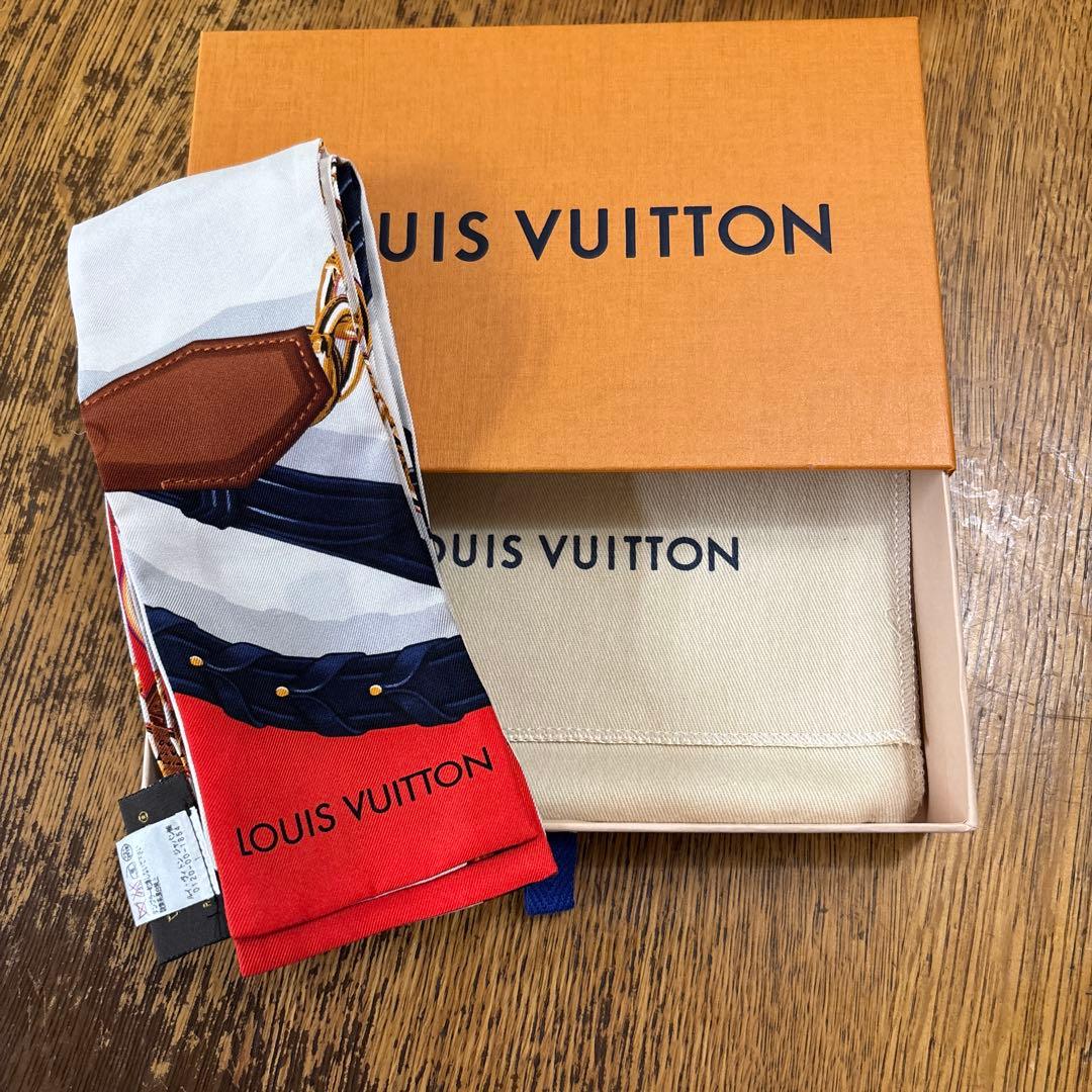 LOUIS VUITTON シルクハンカチ チェーンデザイン