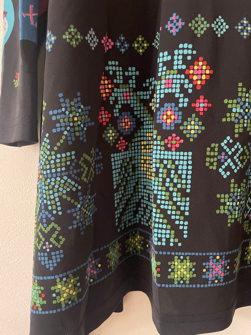 トクコプルミエブォル/カラフル幾何学模様の長袖Aラインチュニック(訳あり)