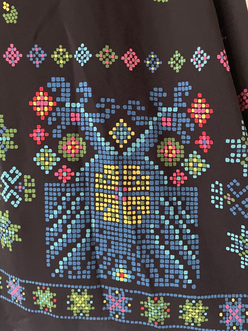 トクコプルミエブォル/カラフル幾何学模様の長袖Aラインチュニック(訳あり)