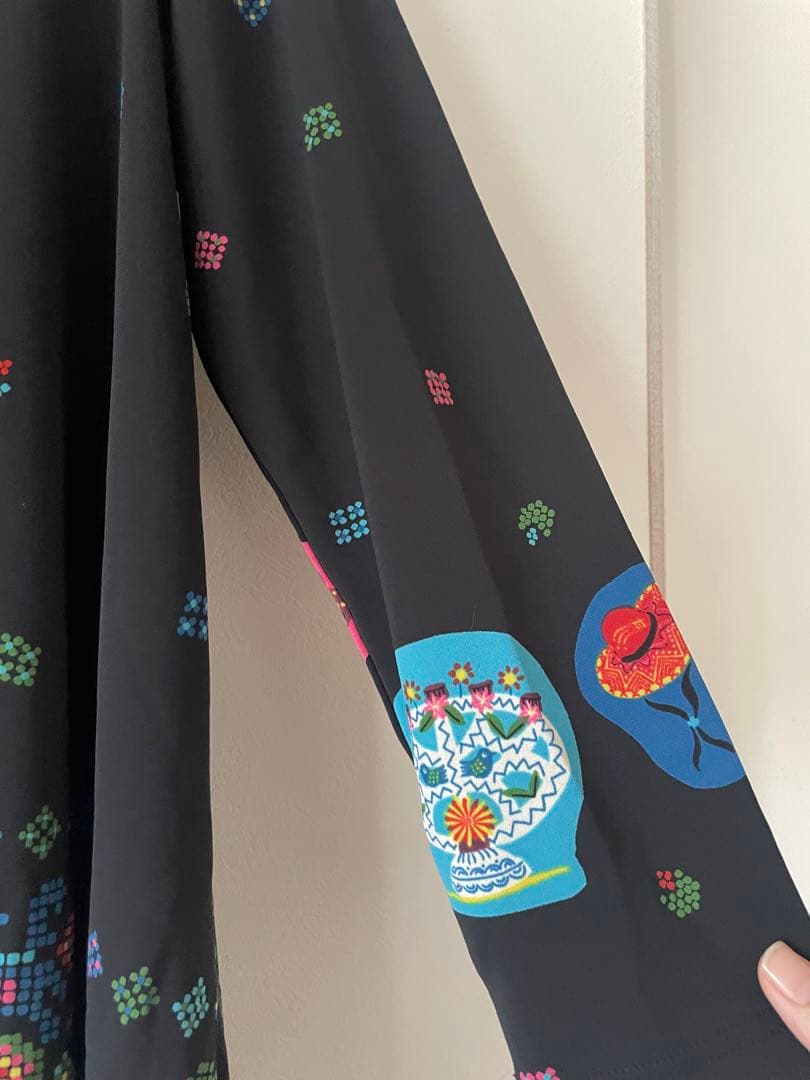 トクコプルミエブォル/カラフル幾何学模様の長袖Aラインチュニック(訳あり)